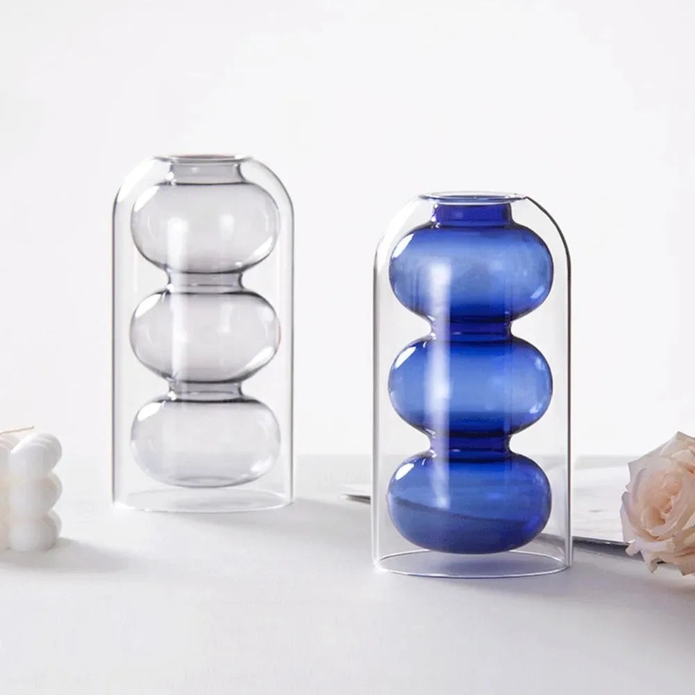 vase moderne verre transparent sphères imbriquées arrangement floral décoration intérieure minimaliste bleu gris jaune