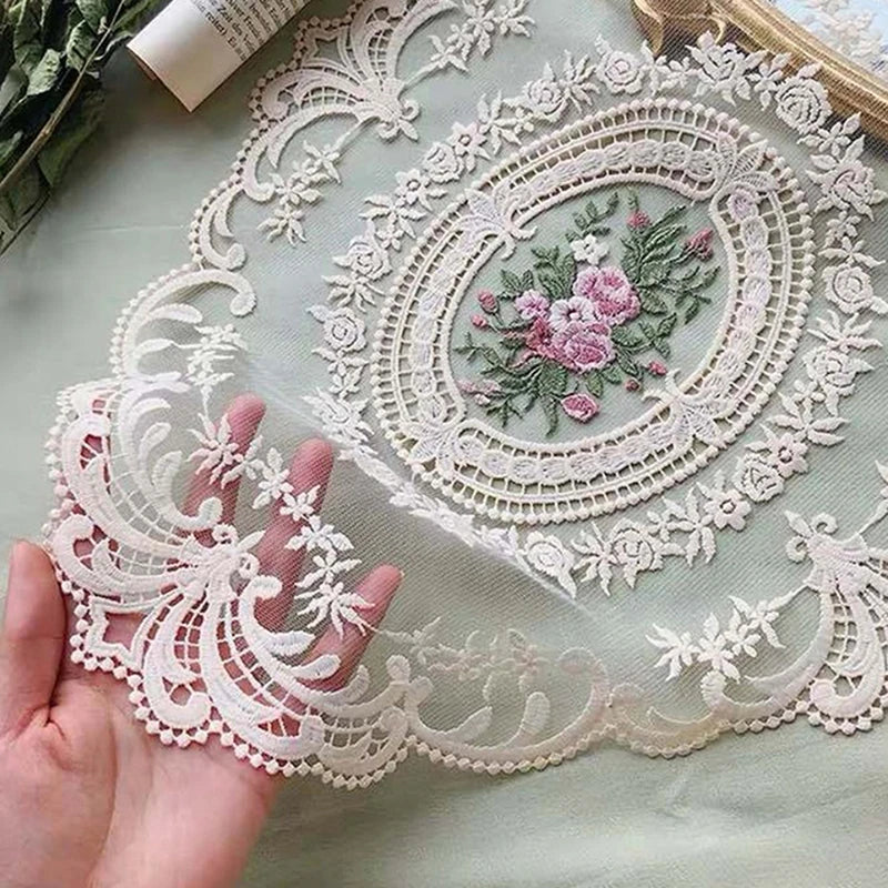 serviettes table blanc broderie florale dentelle classique vintage mariage festivité