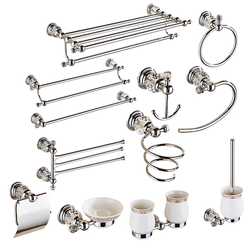 Ensemble complet d'accessoires de salle de bain présenté sur un fond neutre