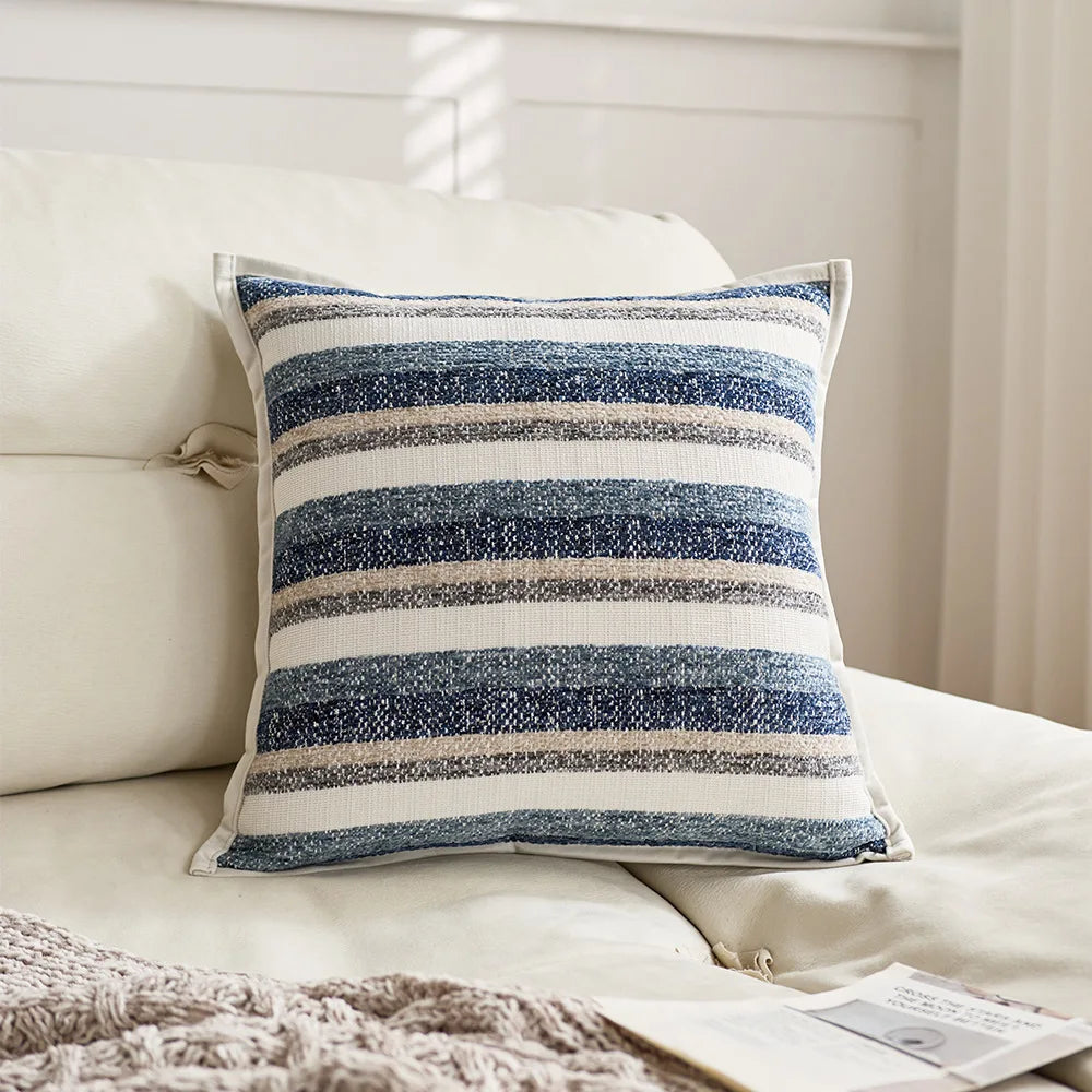 décoration intérieure coussin carré rayé moderne 100% polyester beige marron bleumarine blanc texture rugueuse