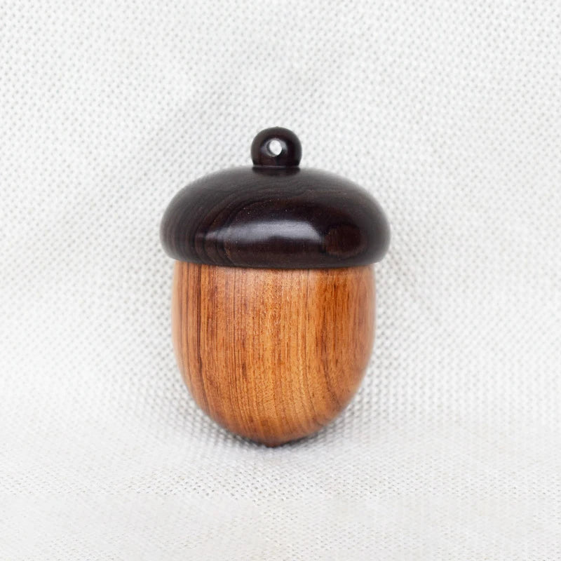 boîte rangement noix érable artisanale anneau métallique portable conteneur petit objet grain bois marron