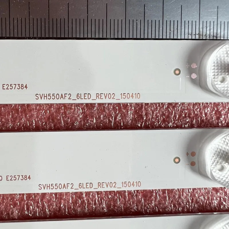 bandes led blanc modernes connecteurs fixations aluminium lisses opaques variées longueurs téléviseur