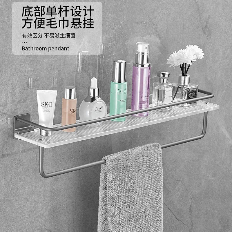 Installation du support d'angle mural dans une salle de bain moderne