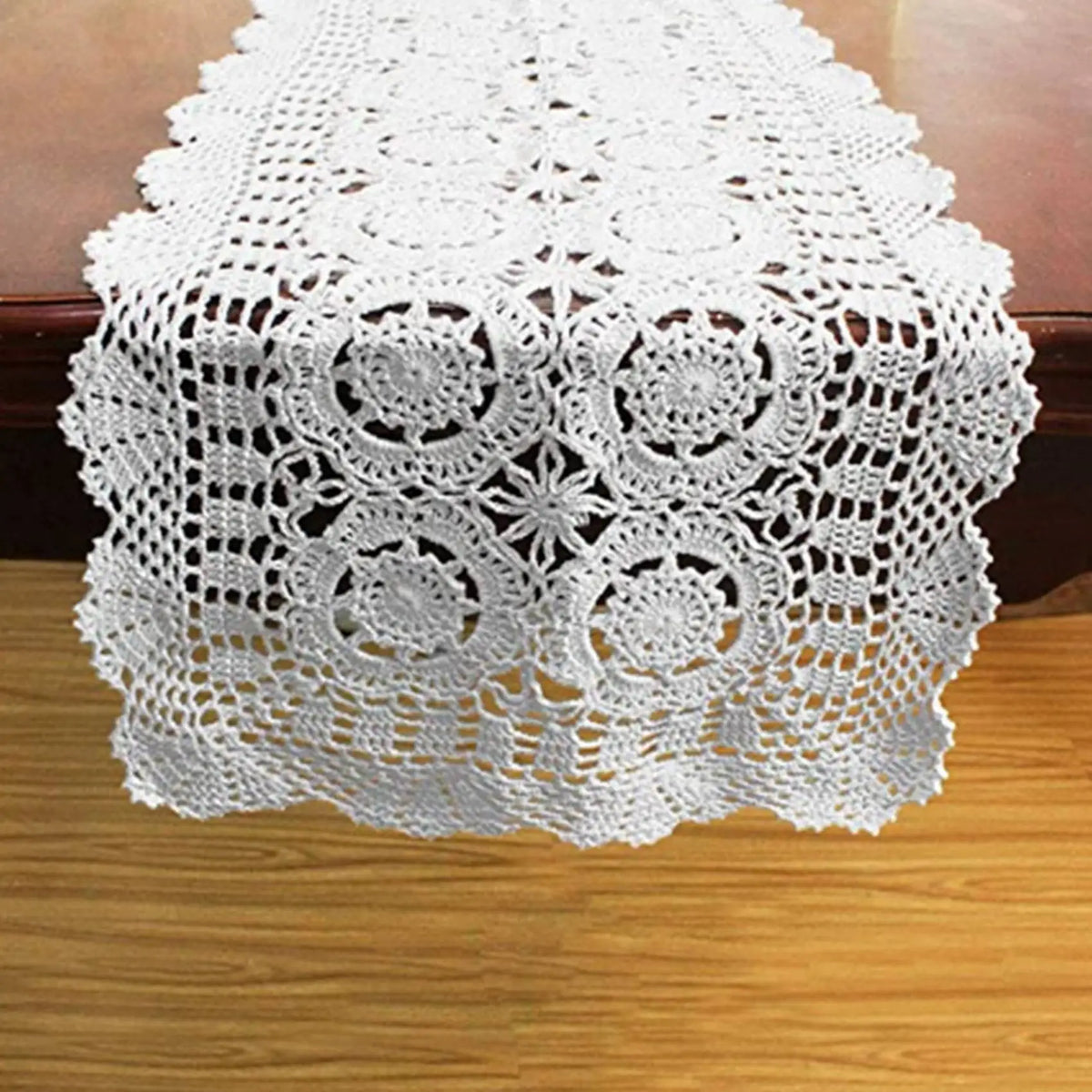 nappes table dentelle crochet blanches motifs floraux vintage champêtre translucent decoration