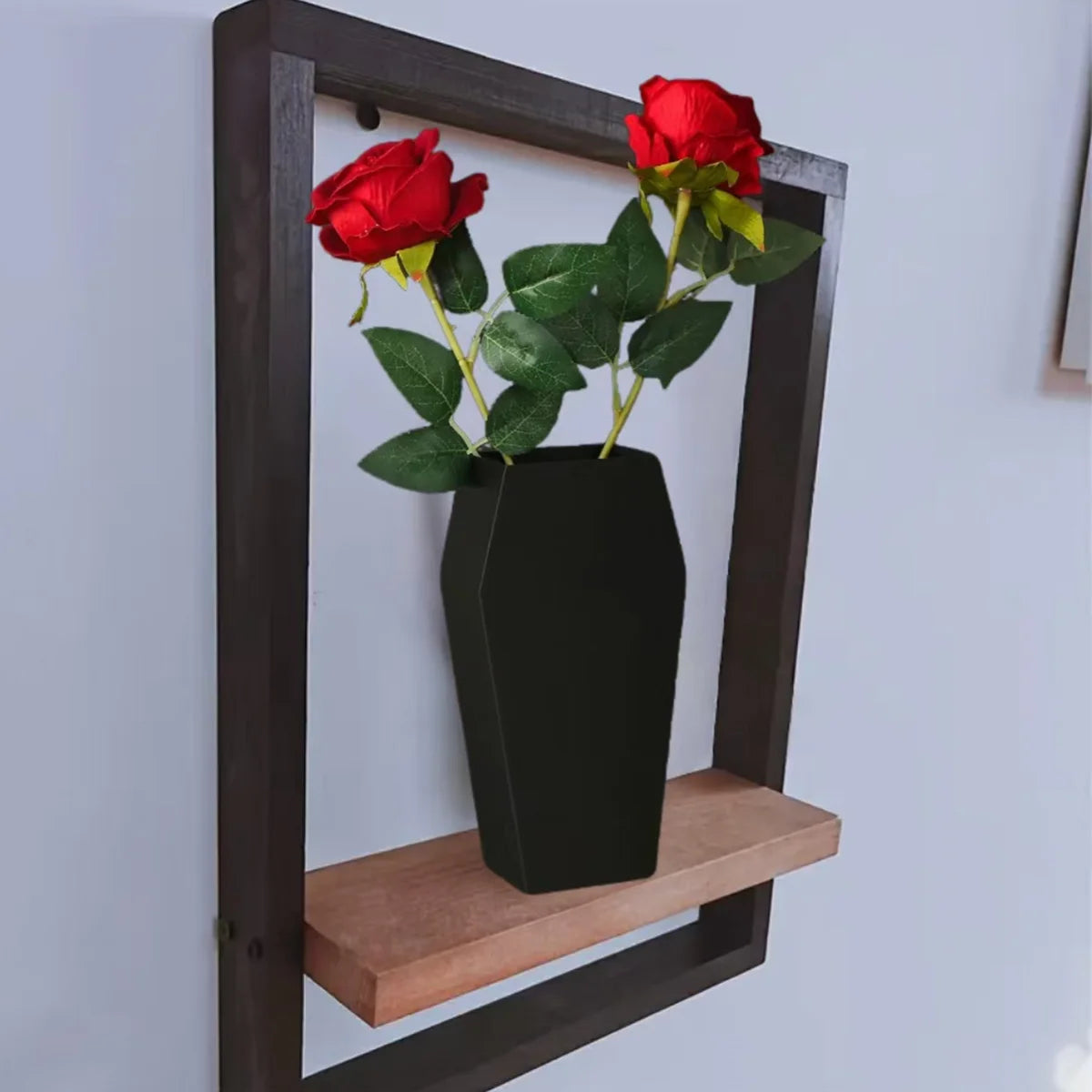vase forme cercueil noir décoration miroir doré cadre bois figurines fantômes broom parking rose