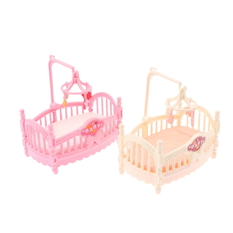 berceau poupée rose blanc matelas mobile décoratif fleurs rubans victorien miniature