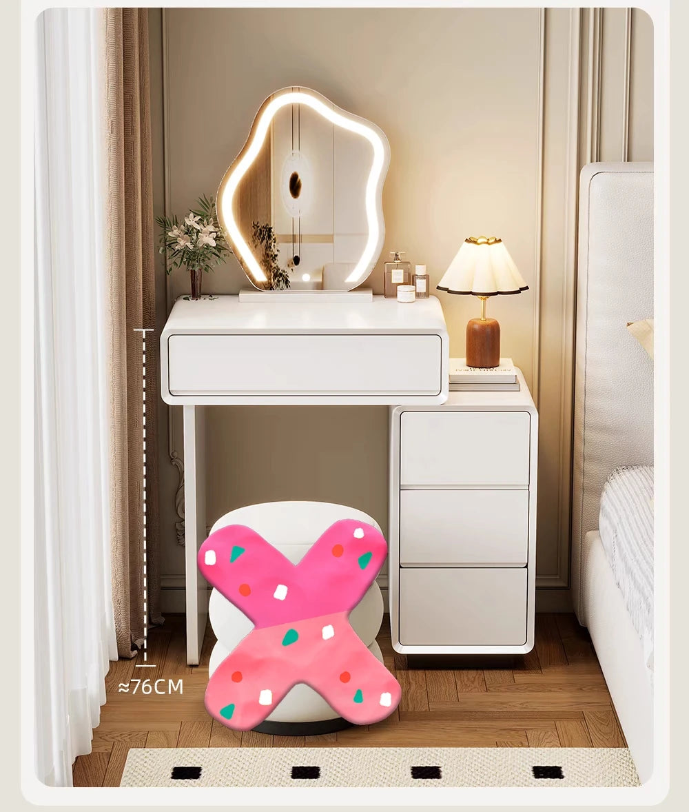 maquillage blanc moderne miroir ovale tiroirs accessoires lampe tabouret minimaliste