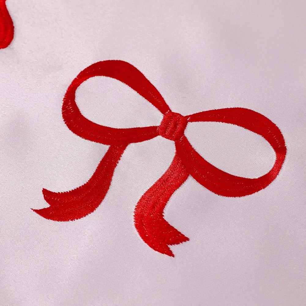 table chemin blanc rouge ruban brodé bordure dentelée classique mariage fête mères saint valentin