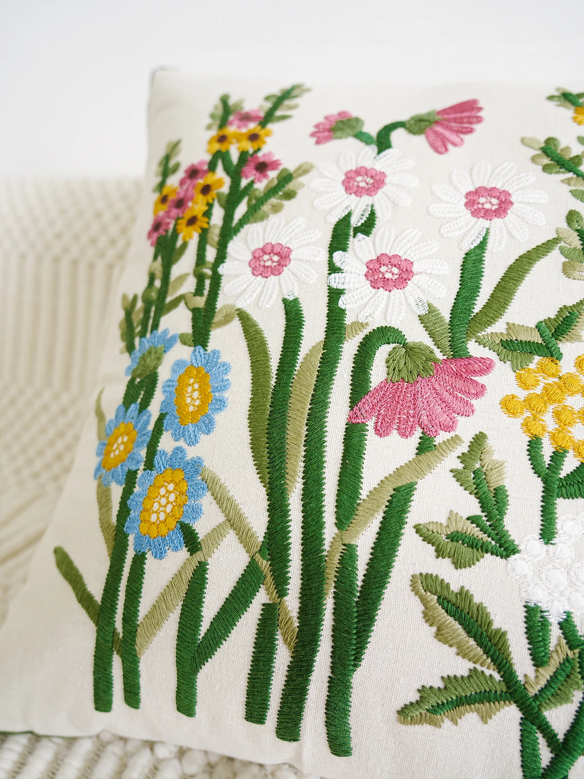 housse coussin brodée motif floral multicolore blanc décoratif adhésif traditionnel maison voiture