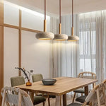 Suspension lumineuse moderne pierre gris beige brun clair texture granulée câble noir salon chambrehôtel
