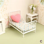 lit miniature classique bois marron clair matelas tête lit tissu uni blanc chambre poupée
