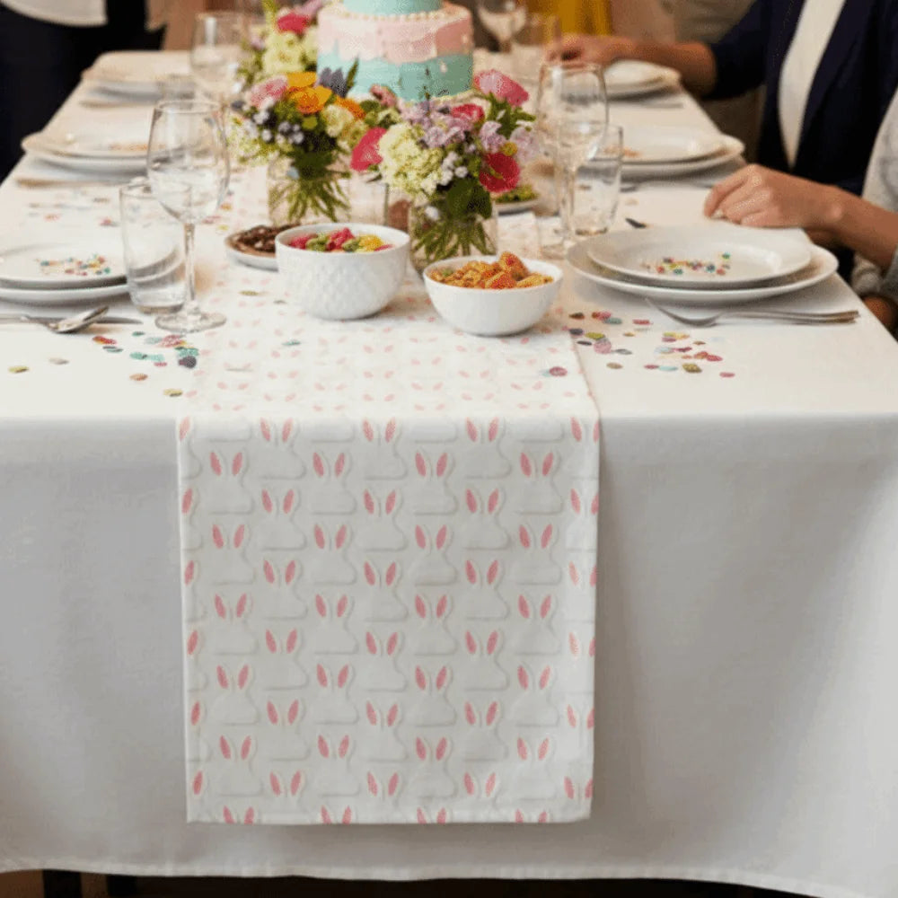 chemin table blanc lapins oreilles roses moderne décoration fête mariage table restaurant chambre