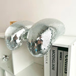 décoration intérieure boule miroir argentée moderne effet mosaïque brillant disco ball