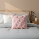 housse coussin décoration moderne rose clair blanc motifs floraux polyester coton 45cm lit chambre