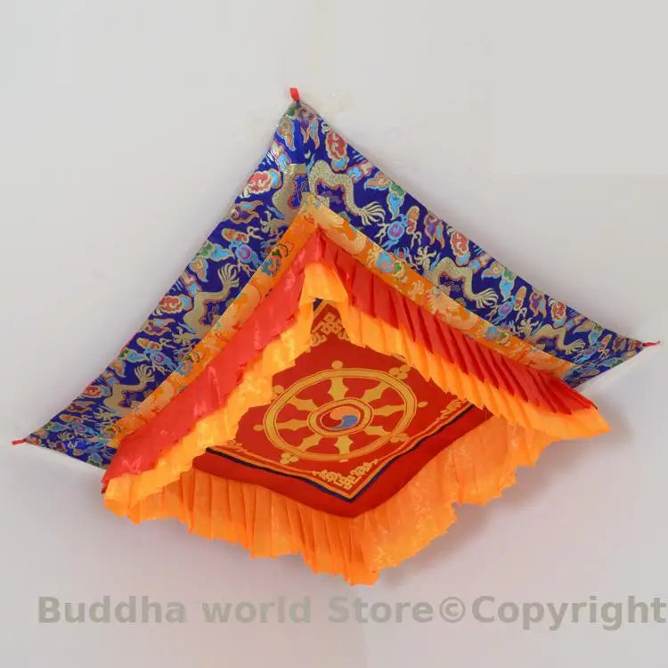 décor religieux bouddhiste tapis méditation coussins traditionnels motifs dragons roues