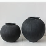 vases noirs blancs rayures verticales modernes opaques décoration maison