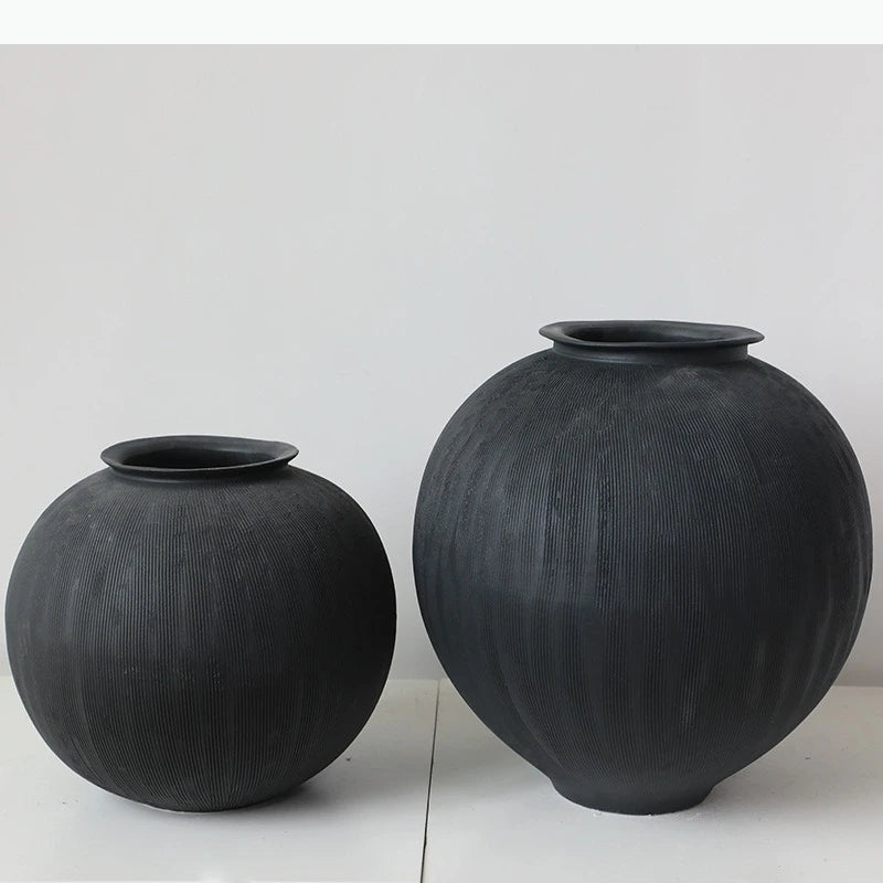vases noirs blancs rayures verticales modernes opaques décoration maison