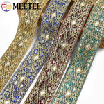 ruban dentelle brodé motifs géométriques décorations couture robes soirée luxe élégant