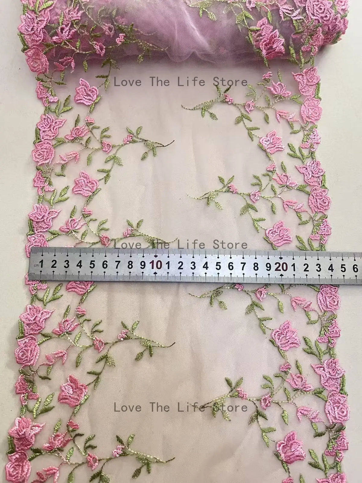 ruban decoratif brode fleurs roses feuilles vertes polyestere nylon largeur 24cm roseclair verte pale
