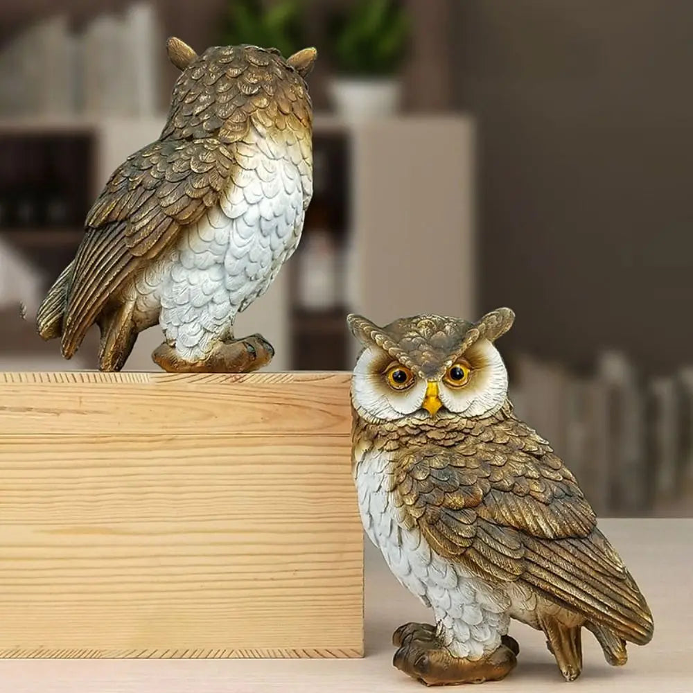 statuette hibou plumes détaillées réalistique décorative table marron blanc doré moderne