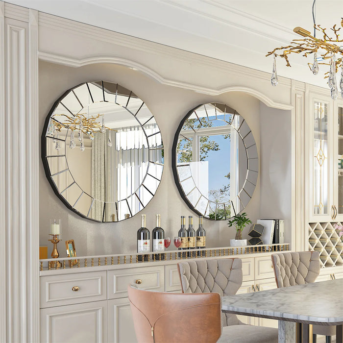 Grand miroir rond mural argenté dans un salon moderne