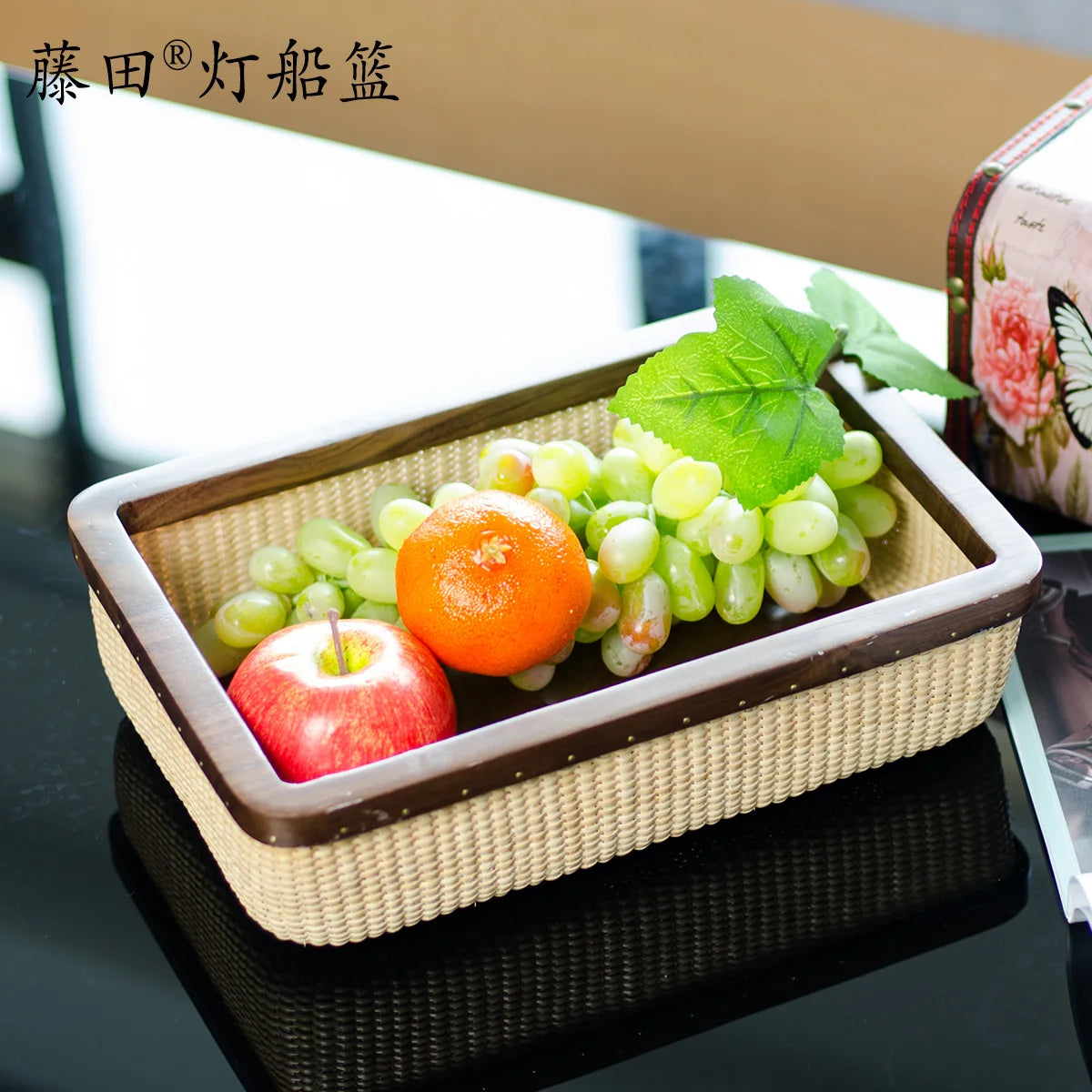 panier rotin tressé beige clair salon cuisine rangement naturel traditionnel respectueux environnement couvercle organisateur