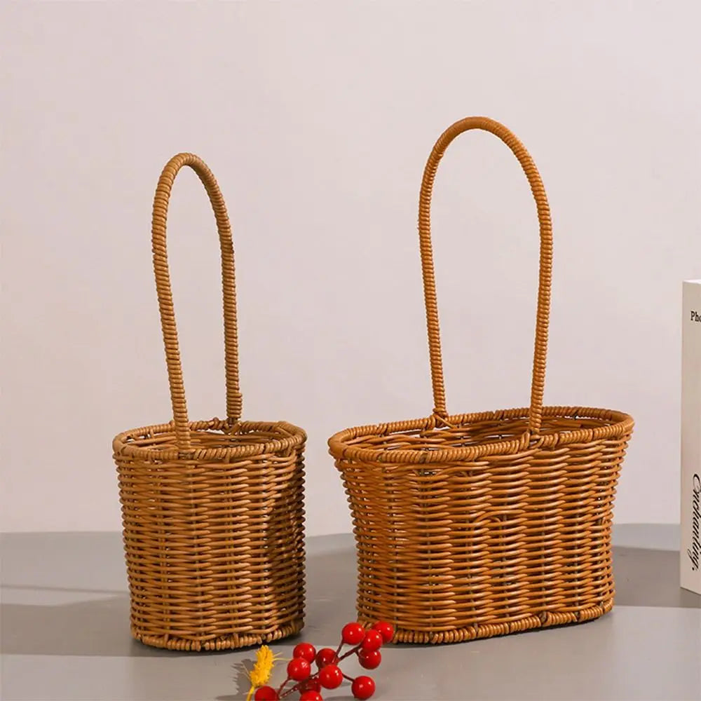 panier tressé marron clair traditionnel empilable utilisation multiple poignées métal décoration intérieure fruits légumes