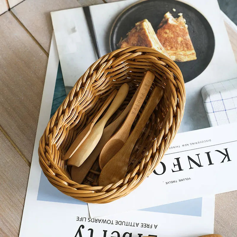 paniers rangement rotin tressé marron clair traditionnels réutilisables fourchettes bois décoration maison multifonctionnels