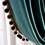 rideaux velours vert pompons beige tringle noire élégants classiques bohèmes opaques