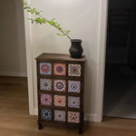 commode vintage rustique tiroirs floraux bois foncé organisateur chambre coucher bois massif