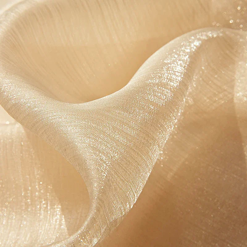 rideau fenêtre beige clair gaze dorée moderne élégant transparent léger salon maison