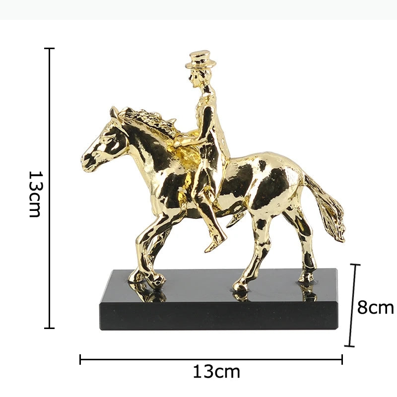 statue cavalier moderne ornement décoration doré élégant surface brillante.Theme personnes