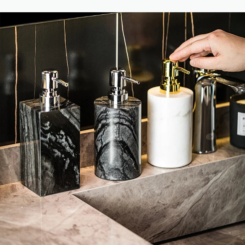 distributeur savon liquide marbre moderne noir blanc gris élégant salle bain
