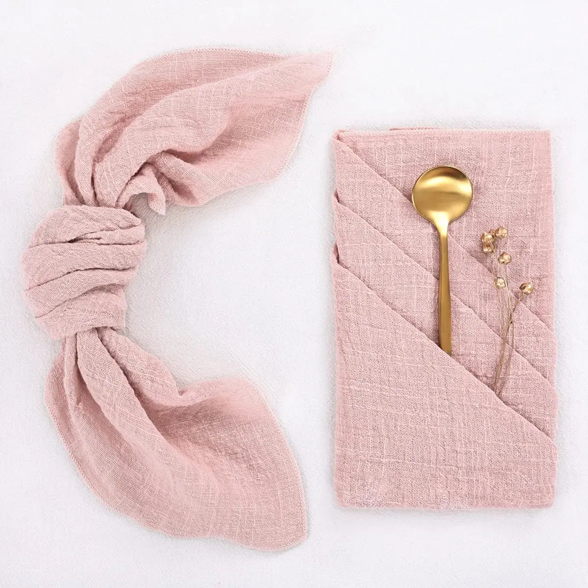 serviettes plissées coton marron rose bleu rouge minimalistes clips dorés mariage fête famille