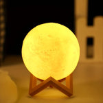 lampe table moderne veilleuse lune 3d blanc beige texture marbrée support bois chambre coucher