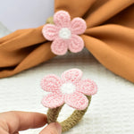 porte serviettes décoratifs fleurs crochetées corde tressée rose beige blanc rustique floral