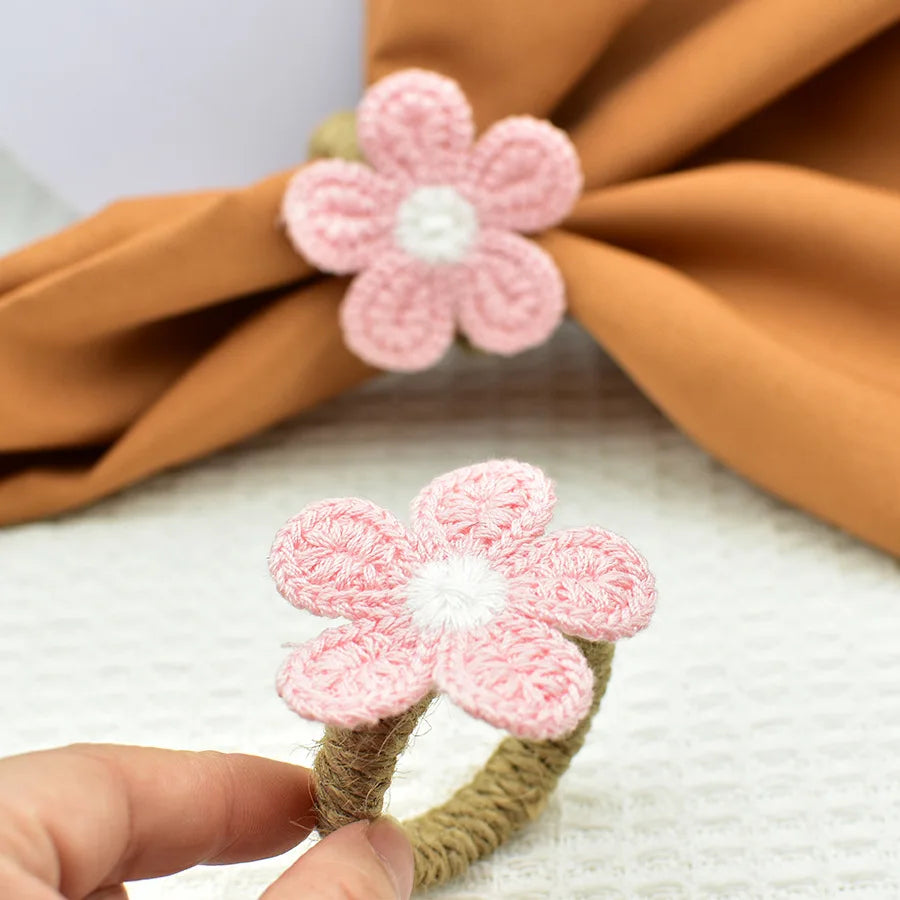 porte serviettes décoratifs fleurs crochetées corde tressée rose beige blanc rustique floral