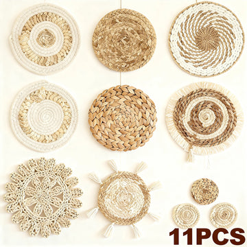 Set de 11 paniers muraux en osier gris clair tissé main vue d'ensemble