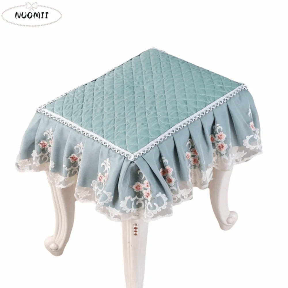 couvre siege polyester broderie florale bordure dentelle bleu clair classique