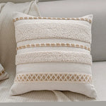 coussins décoratifs bohèmes crème motifs géométriques texture côtelée franges ethniques rusticité