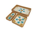 ensemble assiettes décoratives rotin motifs floraux boho rustique beige vert bleu blanc