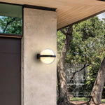 Vue rapprochée de l'applique murale LED boule acrylique 10W