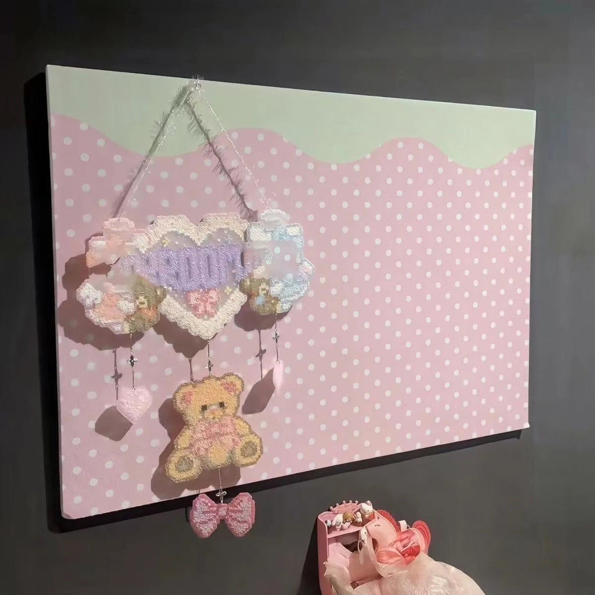 panneau décoratif kawaii auto adhésif pois rose bordure verte décoration chambre ado supports photos