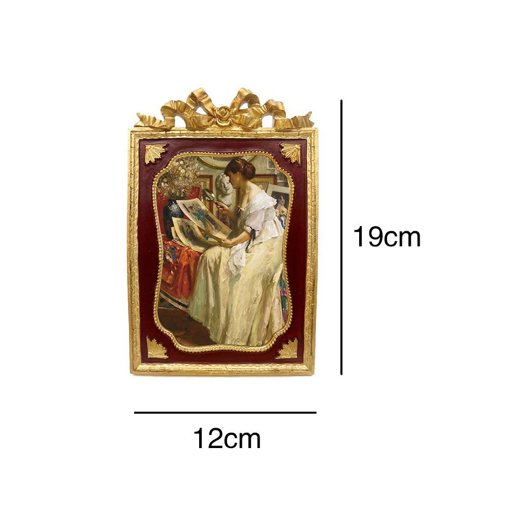 cadre photo vintage rococo décoration florale dorée marron bordure relief femmes robes xixe siècle