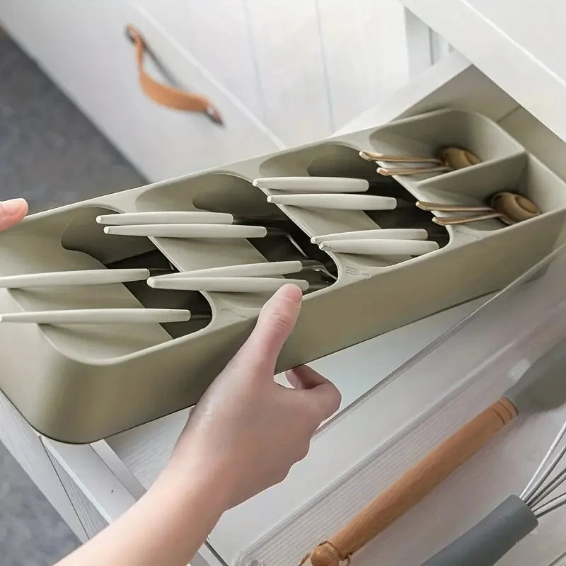 organisateur couverts gris moderne rangement vaisselle fourchettes cuillères couteaux respectueux environnement plat lisse