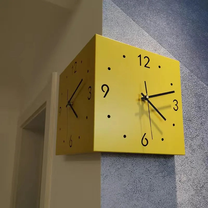 horloge murale moderne cubique aiguille quartz minimaliste couleurs vives opacité totale fixée coin mur
