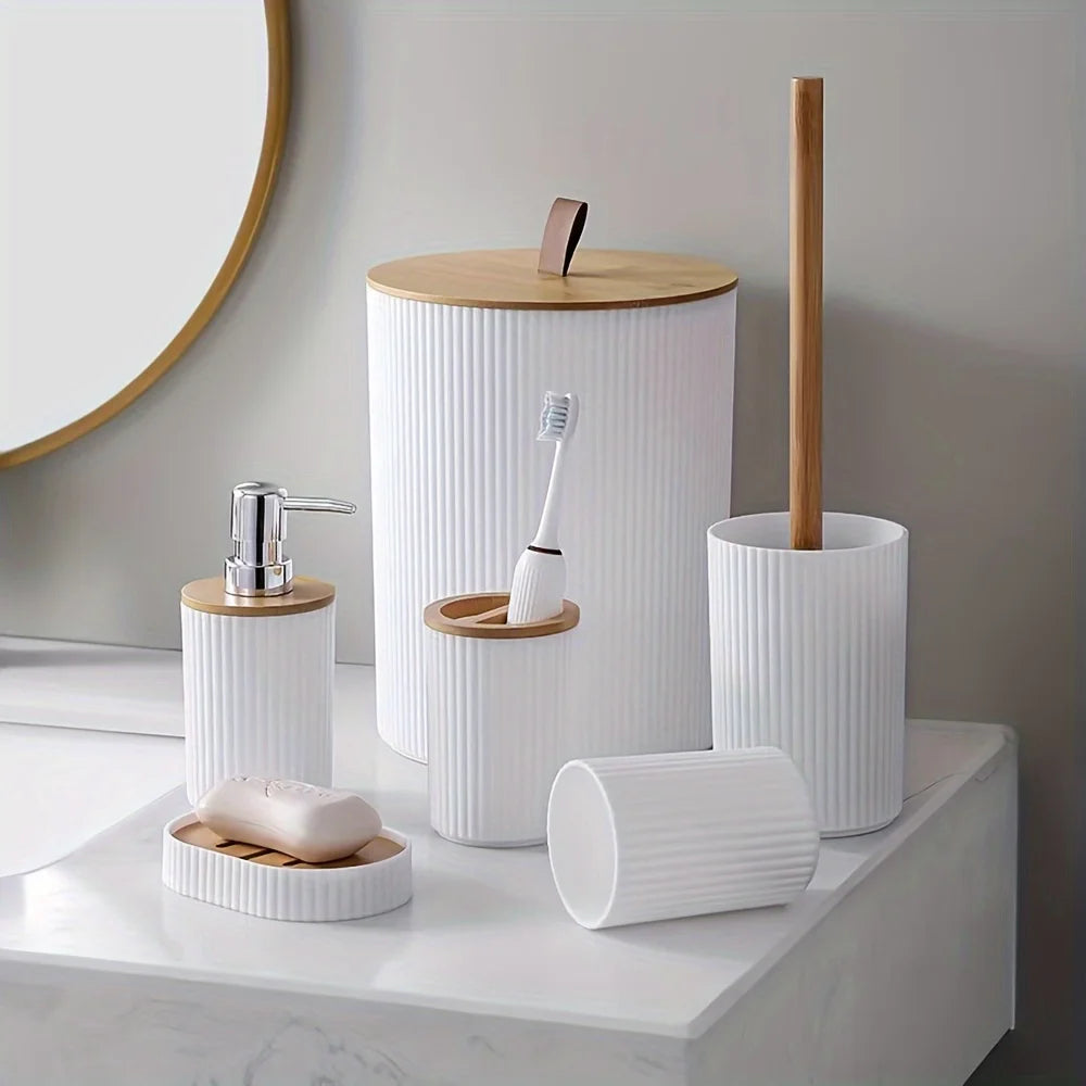 Poubelle et porte-brosse à dents pour organisation salle de bain