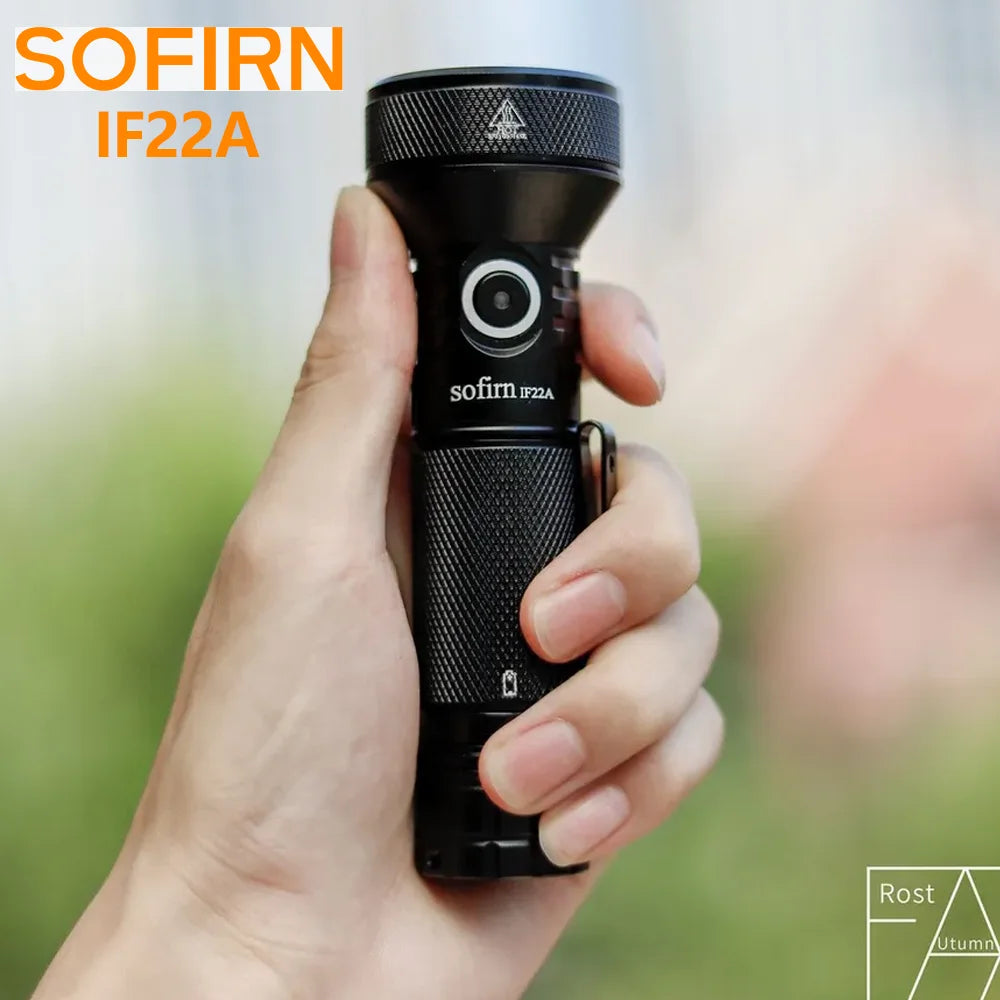 lampe torche led rechargeable 2100lm noire texturée moderne résistante autodéfense usb
