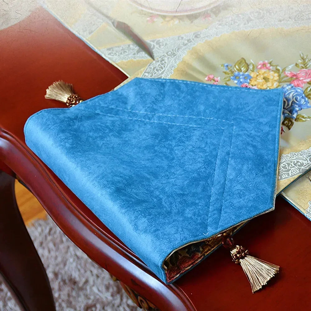 table luxe bleu marine brodée florale dentelle élégante polyester coton maison