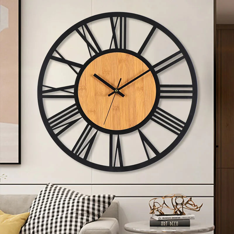 horloge murale vintage chiffres romains cadre noir aiguilles bois fixation salon décoration élégante antique